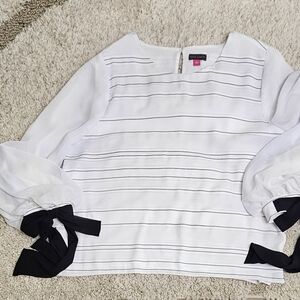 Vince Camuto Elegant White Blouse with Black Accents Size Large
